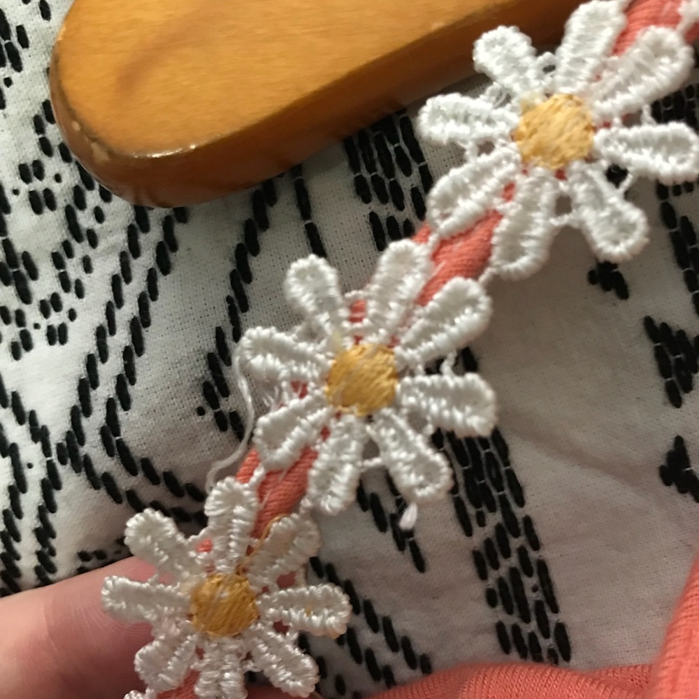 Peach colored daisy dress - Picture 6 of 8